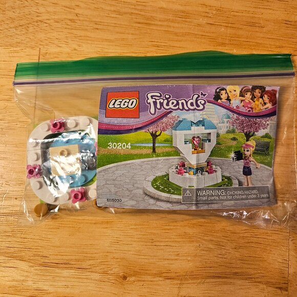 Lego Friends #30204 Wish Fountain and Mini Figure.  -- ITEM #1890 - Picture 1 of 2